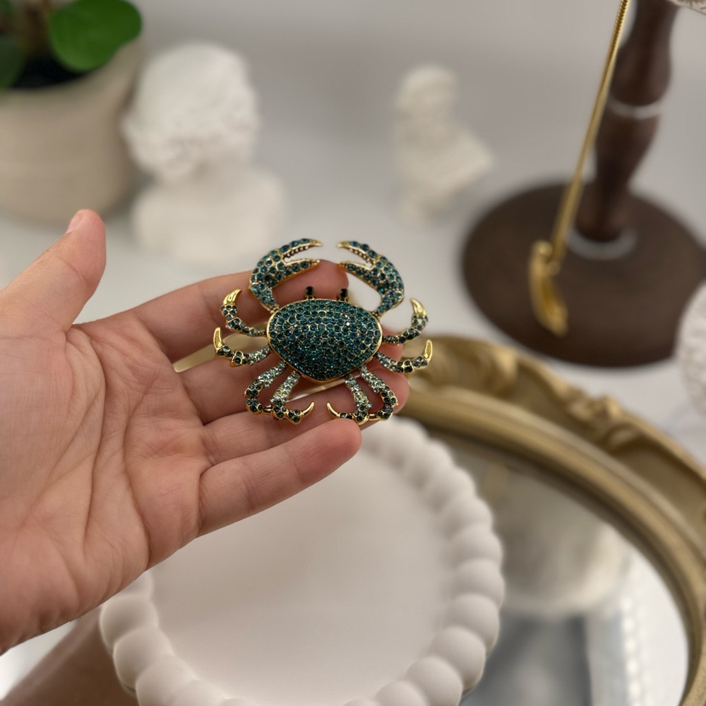 Blue Crab Crystal Brooch Pin 🦀✨ - Picture 6 of 11